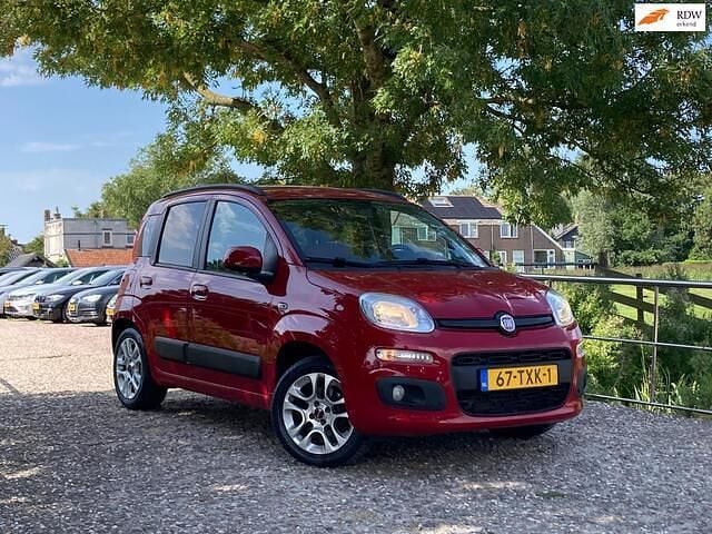 Rood Gebruikt 2012 Fiat Panda Lounge Hatchback | € 3.450 (Eerlijke prijs) - Afbeelding 1/4