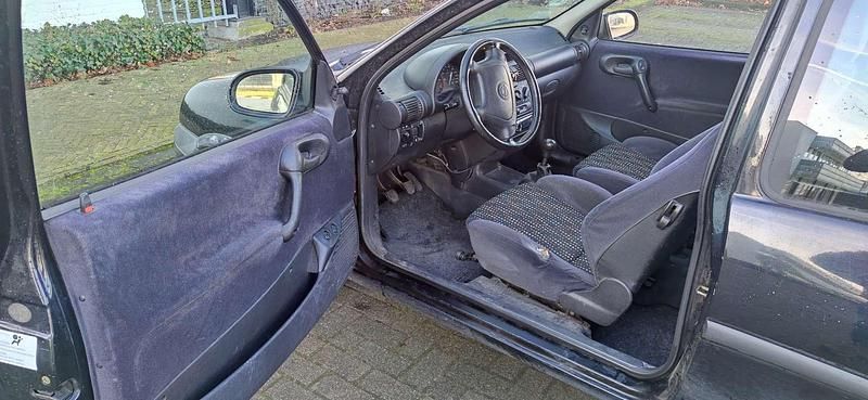 Occasion Opel Corsa 60 PK (44 kW) 1997 Zwart Hatchback