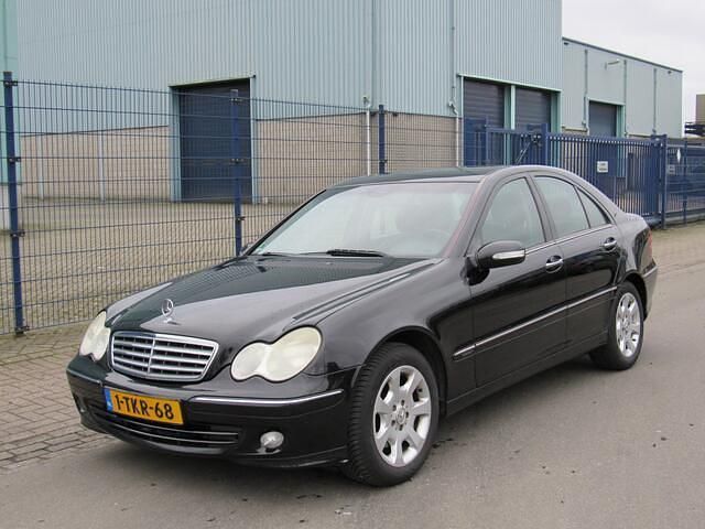 Zwart Gebruikt 2004 Mercedes C240 Elegance Sedan | € 5.750 - Afbeelding 1/4