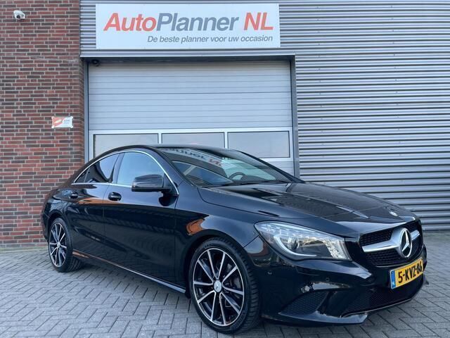 Zwart, metallic lak Gebruikt 2013 Mercedes CLA180 Ambition Sedan | € 13.544 (Eerlijke prijs) - Afbeelding 1/4