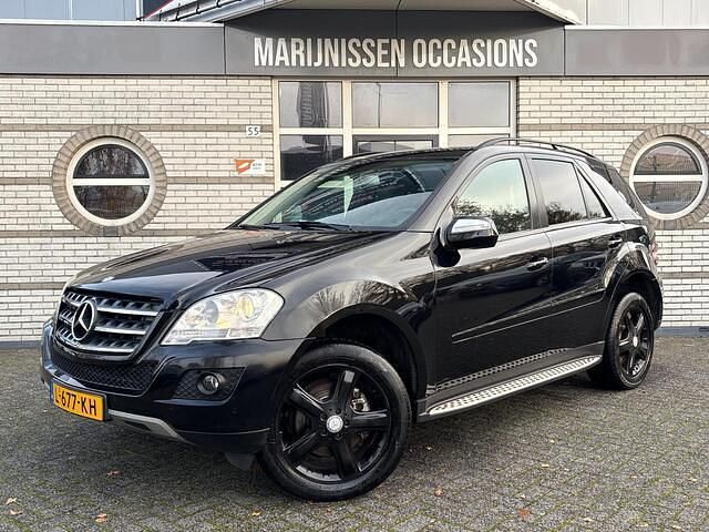 Zwart Gebruikt 2009 Mercedes ML350 SUV | € 12.950 (Eerlijke prijs) - Afbeelding 1/4