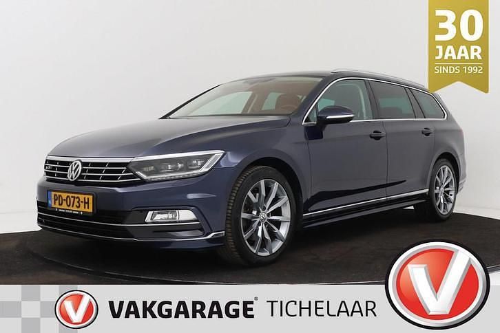 Blauw Occasion 2017 VW Passat Highline Stationwagen | € 17.345 (Iets duurder) - Afbeelding 1/4