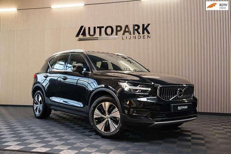 Zwart, metallic lak Gebruikt 2021 Volvo XC40 Inscription SUV | € 28.995 (Super prijs) - Afbeelding 1/4