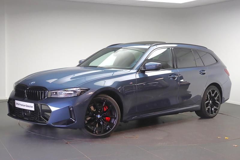 Blauw Nieuw 2025 BMW 330e Comfort Edition Stationwagen | € 76.038 (Eerlijke prijs) - Afbeelding 1/4