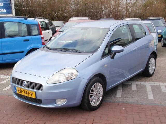 Blauw Occasion 2005 Fiat Punto Hatchback | € 1.499 (Eerlijke prijs) - Afbeelding 1/4