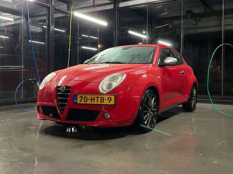 Rood Gebruikt 2009 Alfa Romeo MiTo Hatchback | € 5.000 (Eerlijke prijs) - Afbeelding 1/4