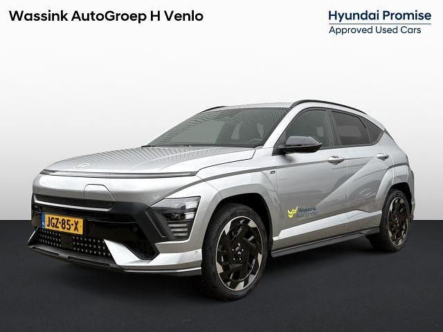 Nieuw Hyundai Kona N Line 50 kW (68 PK) 2025 Shimmering silver (grijs metallic) SUV
