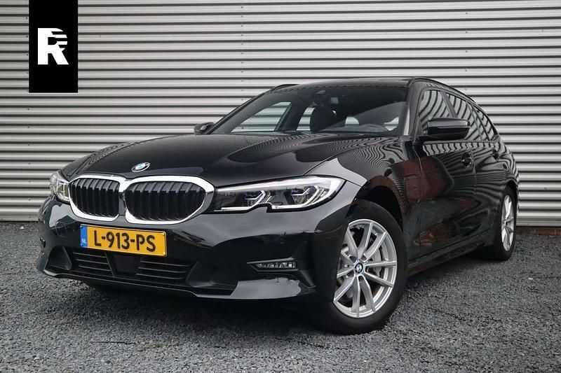 Zwart Gebruikt 2021 BMW 330 Basis Stationwagen | € 28.745 (Super prijs) - Afbeelding 1/4
