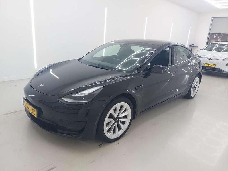 Zwart Occasion 2021 Tesla Model 3 Standard Range Sedan | € 20.900 (Goede deal) - Afbeelding 1/4
