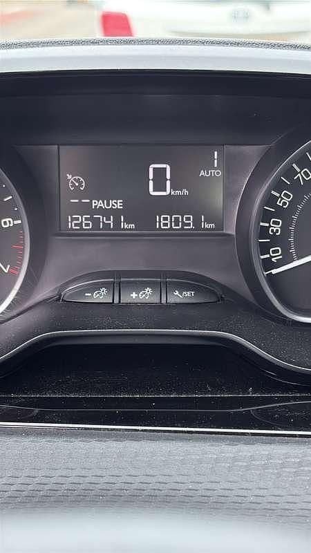 Wit Occasion 2016 Peugeot 2008 SUV | € 7.500 (Goede deal) - Afbeelding 1/4