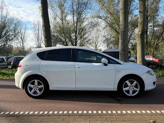 Wit Gebruikt 2011 Seat Leon Ecomotive Hatchback | € 1.199 (Super prijs) - Afbeelding 1/4