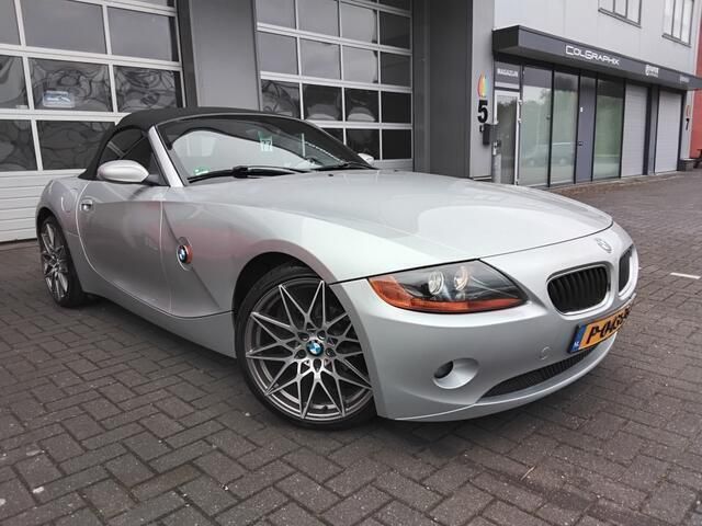 Grijs Gebruikt 2004 BMW Z4 Cabriolet | € 9.999 (Goede deal) - Afbeelding 1/4