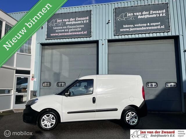 Wit Gebruikt 2018 Fiat Doblò MPV | € 7.350 (Goede deal) - Afbeelding 1/4