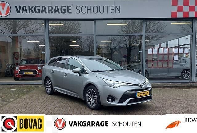 Occasion Toyota Avensis Edition 147 PK (108 kW) 2017 Grijs Stationwagen
