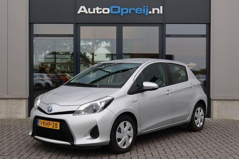 Grijs Occasion 2013 Toyota Yaris Hybrid Hatchback | € 12.895 (Eerlijke prijs) - Afbeelding 1/3