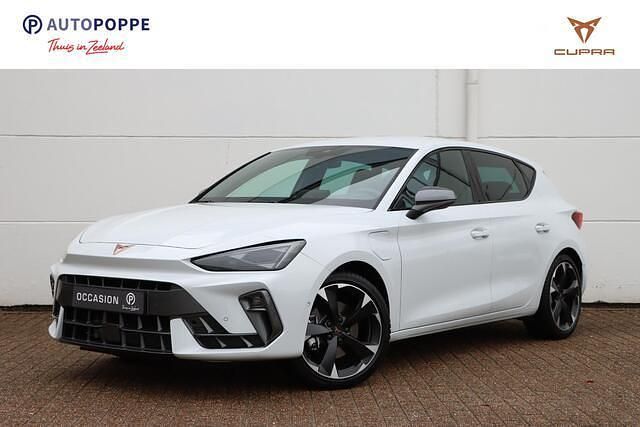 Wit Occasion 2025 Cupra Leon Hatchback | € 35.950 (Eerlijke prijs) - Afbeelding 1/4