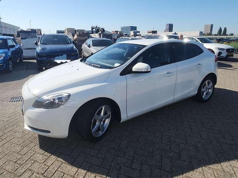 Wit Gebruikt 2015 Volvo V40 Momentum Stationwagen | € 11.250 (Eerlijke prijs) - Afbeelding 1/4