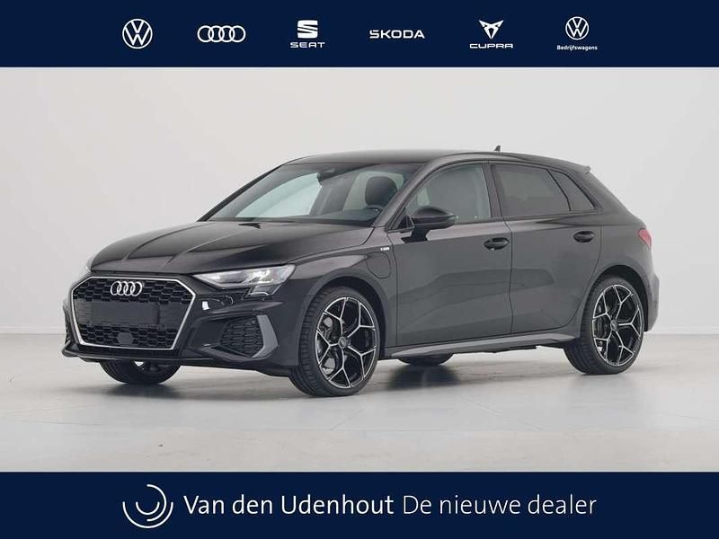 Zwart Nieuw 2024 Audi A3 Sportback e-tron S-Line Sedan | € 36.540 (Super prijs) - Afbeelding 1/4
