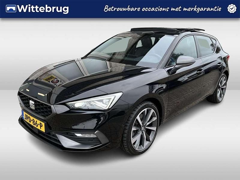 Zwart Occasion 2021 Seat Leon FR Hatchback | € 23.450 (Eerlijke prijs) - Afbeelding 1/2