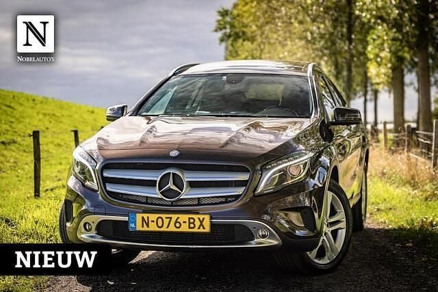 Bruin Gebruikt 2015 Mercedes GLA200 Prestige SUV | € 12.990 (Super prijs) - Afbeelding 1/4