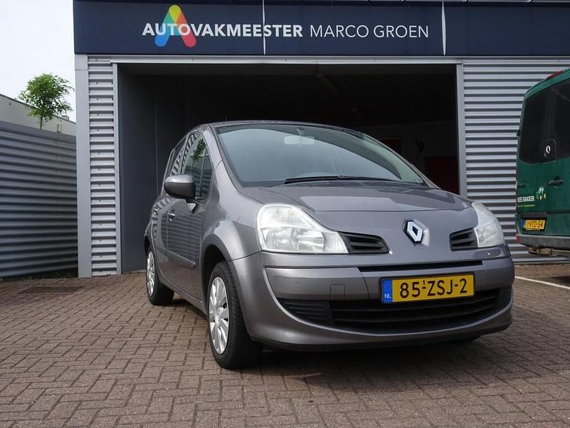 Grijs Gebruikt 2011 Renault Modus Night&Day MPV | € 6.350 (Iets duurder) - Afbeelding 1/4