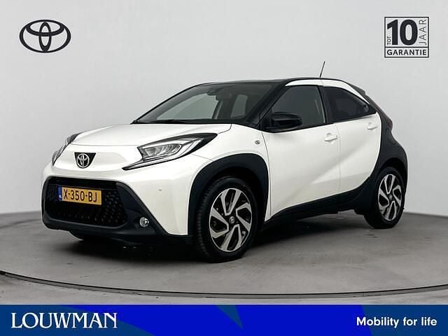 Wit Gebruikt 2023 Toyota Aygo Pulse Hatchback | € 21.895 (Iets duurder) - Afbeelding 1/4