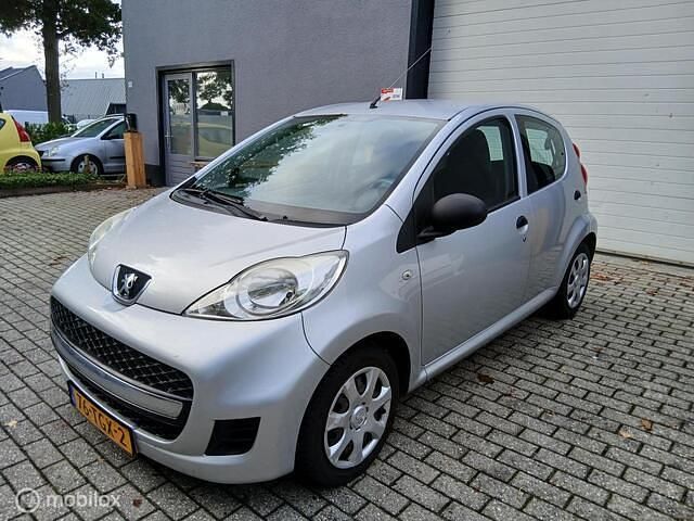 Grijs Gebruikt 2012 Peugeot 107 Hatchback | € 2.499 (Eerlijke prijs) - Afbeelding 1/4