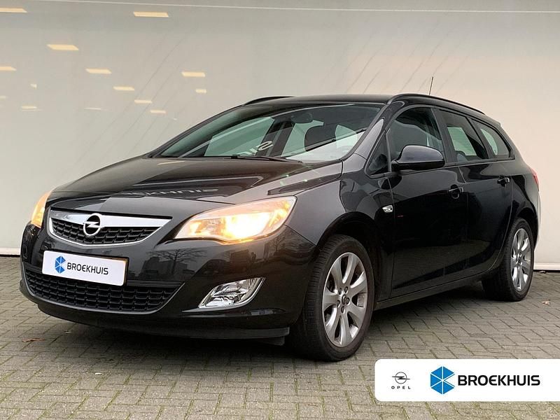 Zwart Gebruikt 2012 Opel Astra Cosmo Stationwagen | € 9.445 (Duur) - Afbeelding 1/4