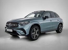 Verdezilver metaalkleur (grijs metallic) Nieuw 2025 Mercedes GLC300 Sport Edition SUV | € 83.376 (Iets duurder) - Afbeelding 1/4