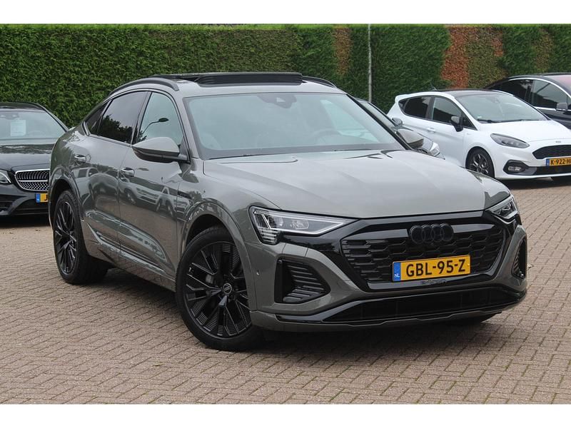 Grijs Gebruikt 2024 Audi Q8 Sportback e-tron Competition SUV | € 60.950 (Super prijs) - Afbeelding 1/4