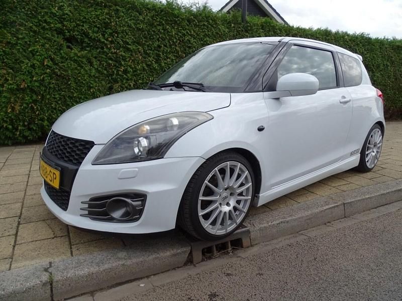 Wit Occasion 2015 Suzuki Swift Sport Hatchback | € 9.950 (Eerlijke prijs) - Afbeelding 1/4
