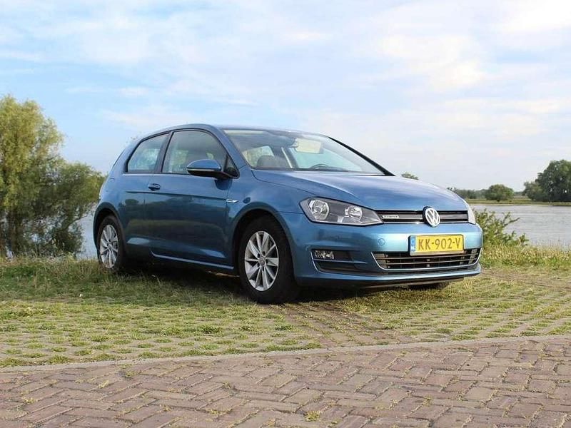 Blauw Gebruikt 2016 VW Golf Edition Coupé | € 5.950 - Afbeelding 1/4