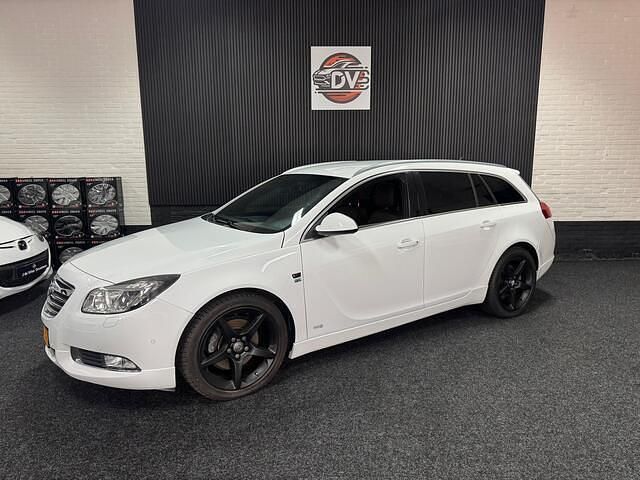 Wit Gebruikt 2012 Opel Insignia OPC Stationwagen | € 11.445 (Eerlijke prijs) - Afbeelding 1/4