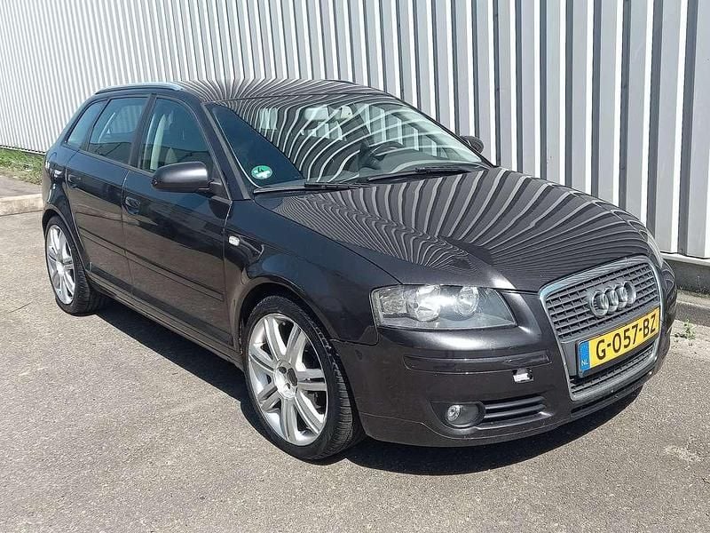 Zwart Gebruikt 2008 Audi A3 Attraction Stationwagen | € 2.650 - Afbeelding 1/4