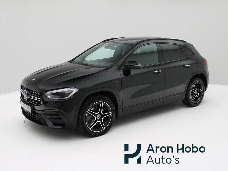 Zwart (metallic) Gebruikt 2021 Mercedes GLA250 AMG SUV | € 35.950 (Eerlijke prijs) - Afbeelding 1/4