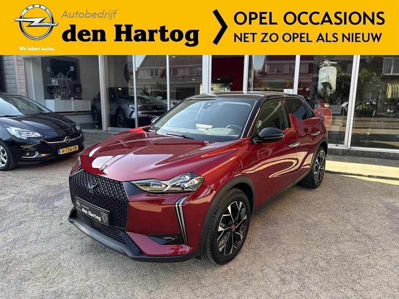 Rood, metallic lak Gebruikt 2023 DS Automobiles DS3 Performance SUV | € 23.900 (Eerlijke prijs) - Afbeelding 1/4