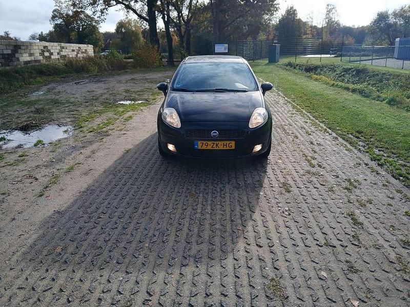 Zwart Occasion 2008 Fiat Punto Dynamic MPV | € 750 (Goede deal) - Afbeelding 1/4