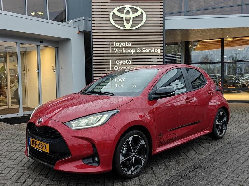 Occasion Toyota Yaris Executive 131 PK (96 kW) 2025 Rood Hatchback