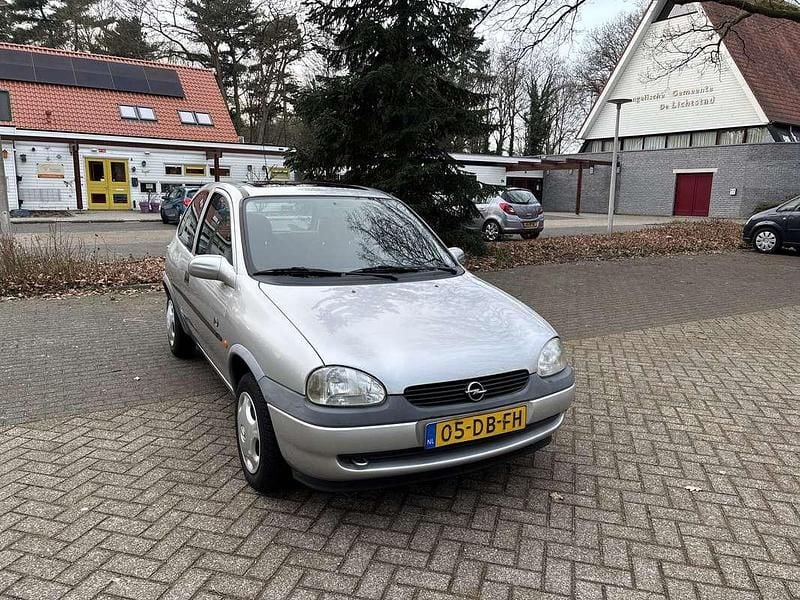 Occasion Opel Corsa 65 PK (47 kW) 1999 Zilver Hatchback