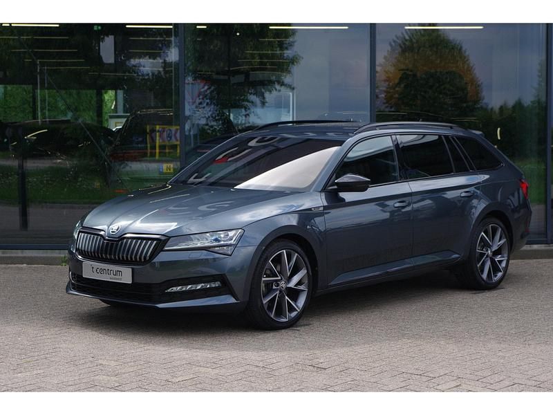 Grijs Gebruikt 2022 Skoda Superb Business Line Stationwagen | € 30.450 (Eerlijke prijs) - Afbeelding 1/4