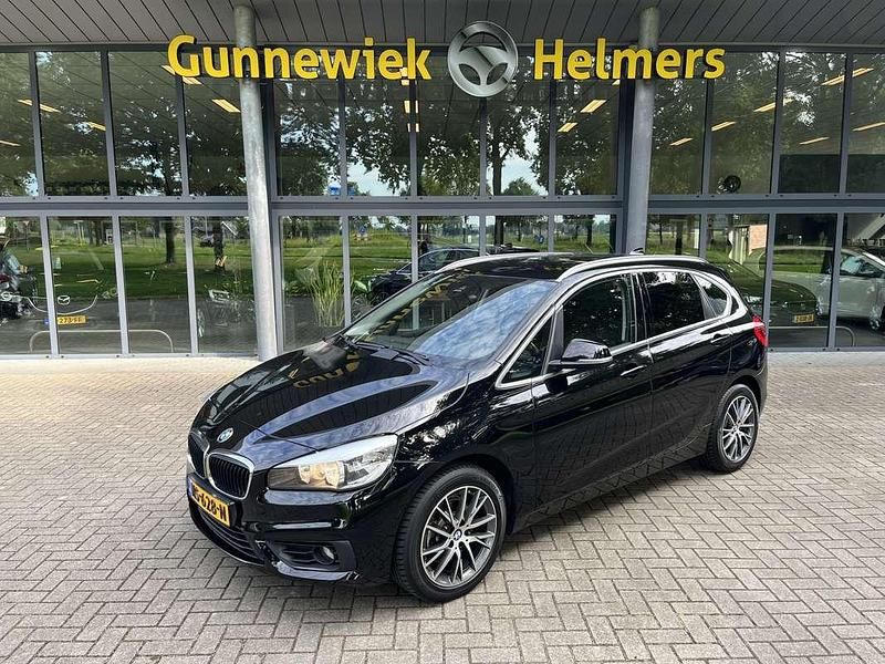 Zwart Gebruikt 2016 BMW 218 Active Tourer MPV | € 11.950 (Goede deal) - Afbeelding 1/4