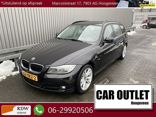 Zwart Occasion 2012 BMW 318 Luxury Line Stationwagen | € 5.450 (Goede deal) - Afbeelding 1/4