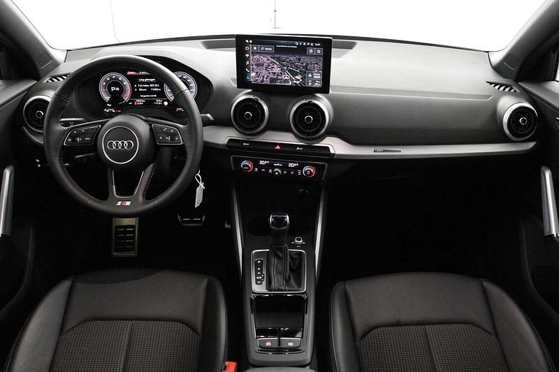 Occasion Audi Q2 Basis 150 PK (110 kW) 2025 Grijs SUV