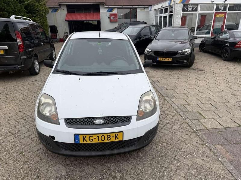 Wit Gebruikt 2008 Ford Fiesta Ambiente Hatchback | € 1.199 (Eerlijke prijs) - Afbeelding 1/4