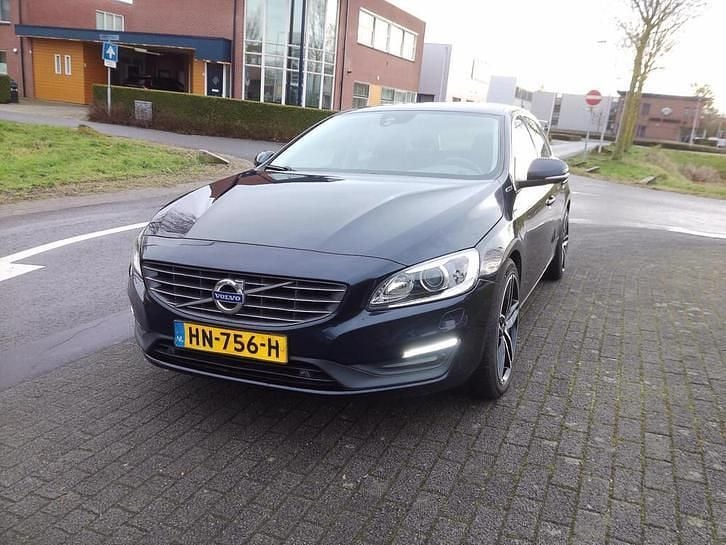 Occasion 2015 Volvo V60 R-Design Stationwagen | € 5.850 (Super prijs) - Afbeelding 1/4