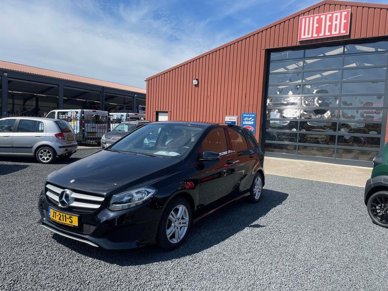 Zwart Gebruikt 2016 Mercedes B180 MPV | € 12.950 (Eerlijke prijs) - Afbeelding 1/4