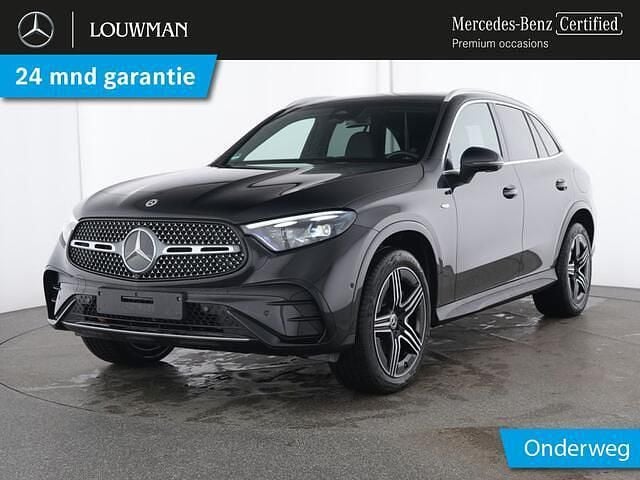 Donker obsidiaanzwart metallic Gebruikt 2025 Mercedes GLC300 AMG SUV | € 67.945 (Eerlijke prijs) - Afbeelding 1/4