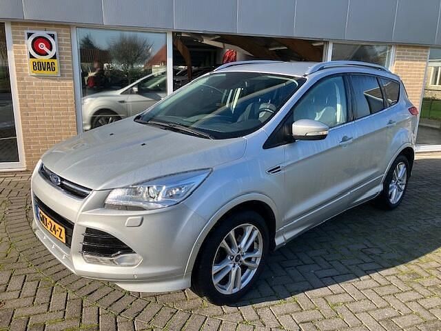 Grijs (metallic) Gebruikt 2015 Ford Kuga Titanium SUV | € 11.950 (Goede deal) - Afbeelding 1/4