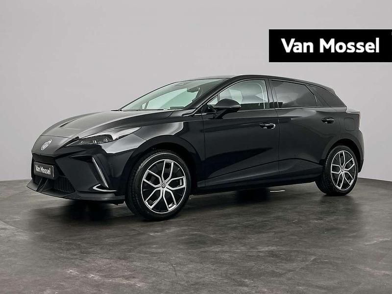 Zwart Nieuw 2025 MG MG4 EV Luxury Hatchback | € 31.929 (Eerlijke prijs) - Afbeelding 1/3