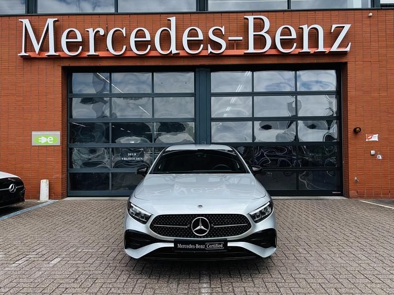 Occasion Mercedes A250 AMG line 163 PK (119 kW) 2025 Zilver Hatchback